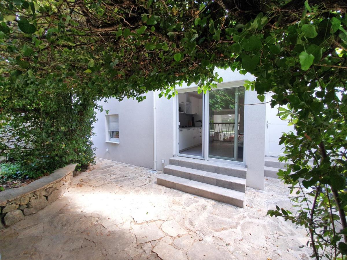 Apartments Jedro Petrcane Exterior photo